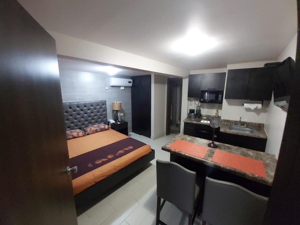 Hoteles CC Tijuana Buitenkant foto