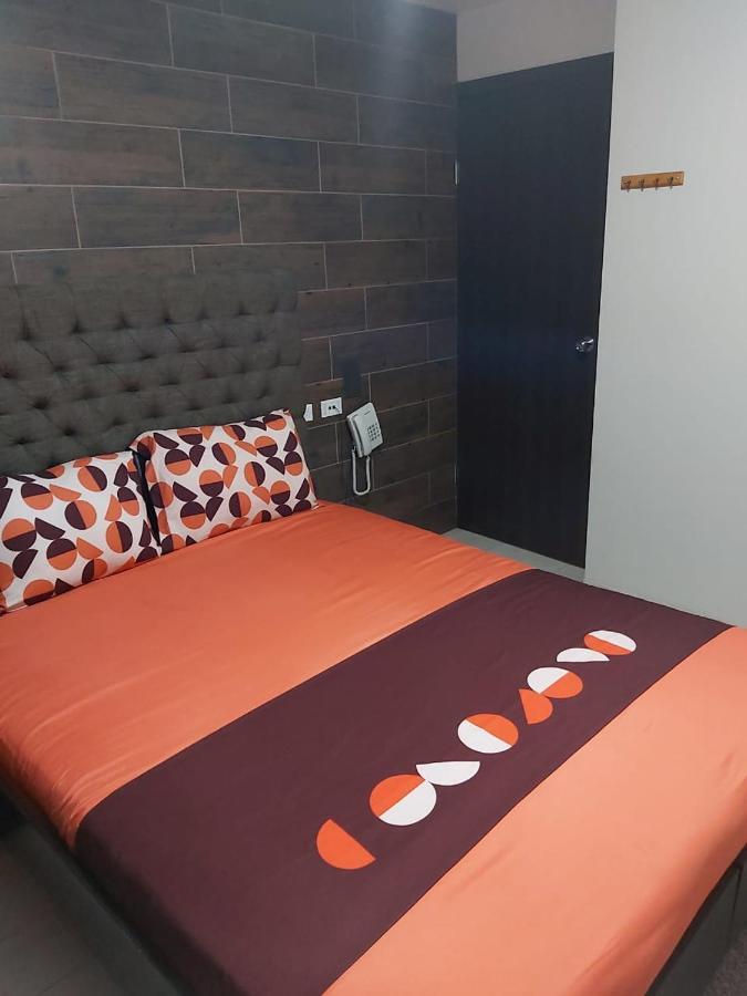 Hoteles CC Tijuana Buitenkant foto