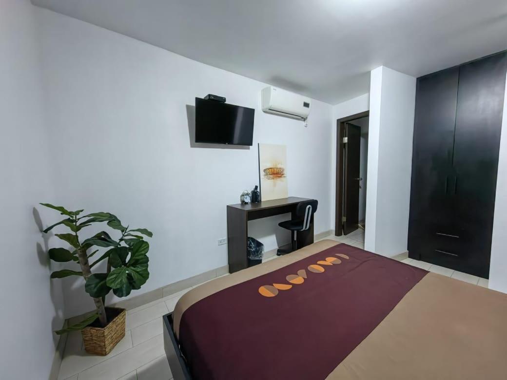 Hoteles CC Tijuana Buitenkant foto