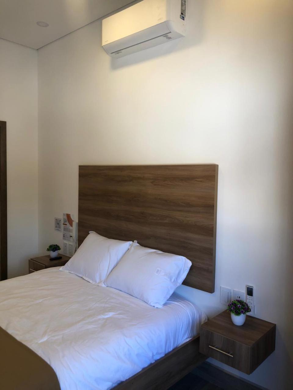 Hoteles CC Tijuana Buitenkant foto